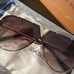 Louis Vuitton Millionare Sunglasses  (z1060)